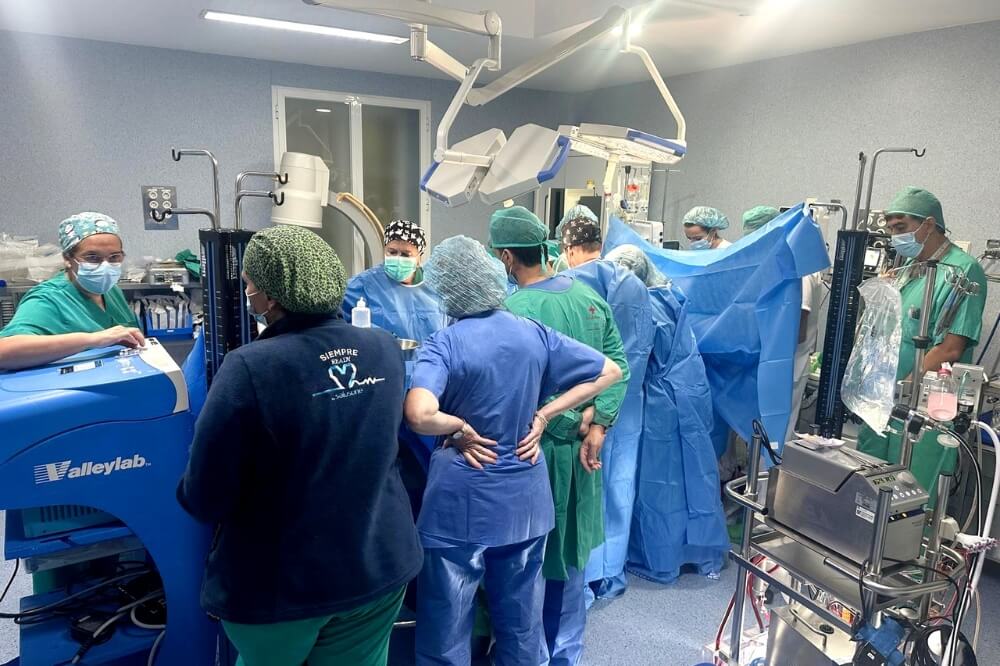 Equipo extraccion organos en quirofano para donacion hospital Cruz Roja de Cordoba Equipo de extracción de órganos en quirófano para donación en Hospital Cruz Roja de Córdoba 2024