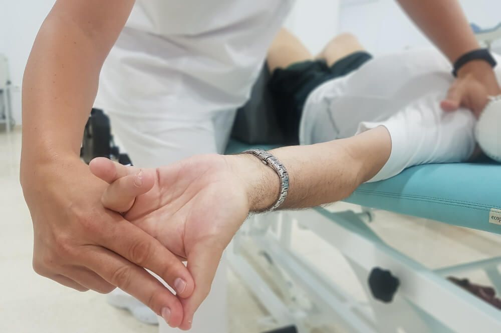 Tendinitis de hombro tras accidente de tráfico, tratamiento rehabilitador en Córdoba