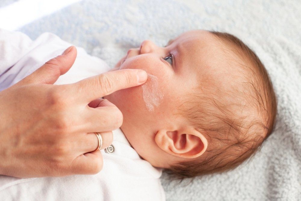 Cómo cuidar piel atópica durante el baño, recomendaciones médicas