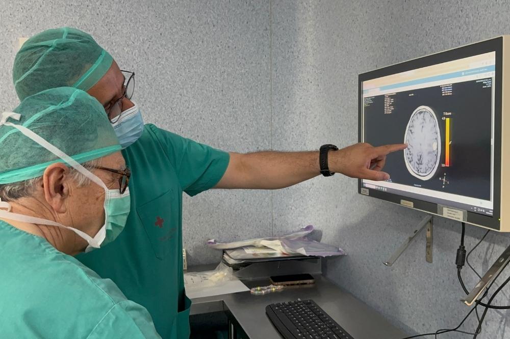 Neurocirujanos expertos en cirugias de alta complejidad en hospital Cruz Roja Cordoba Neurocirujanos expertos en cirugías de alta complejidad en hospital Cruz Roja Córdoba