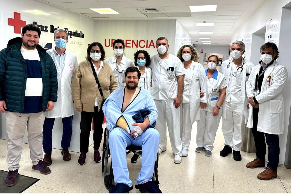 Jose Maria con el equipo medico tras el accidente ferroviario de Adamuz José María junto al equipo médico del Hospital Cruz Roja de Córdoba tras el accidente ferroviario de Adamuz