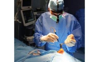 Intervención quirúrgica realizada en la Unidad de Rinología del Hospital Cruz Roja para corregir una deformidad nasal y mejorar la respiración de Andrés